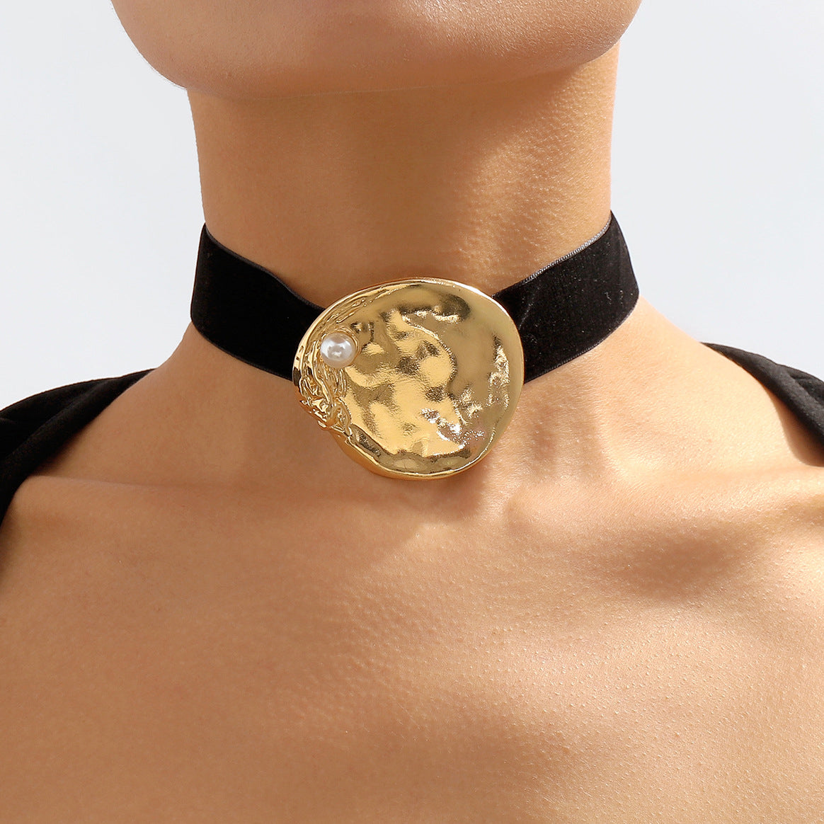Deborah Big Metal Round Short Choker Necklace