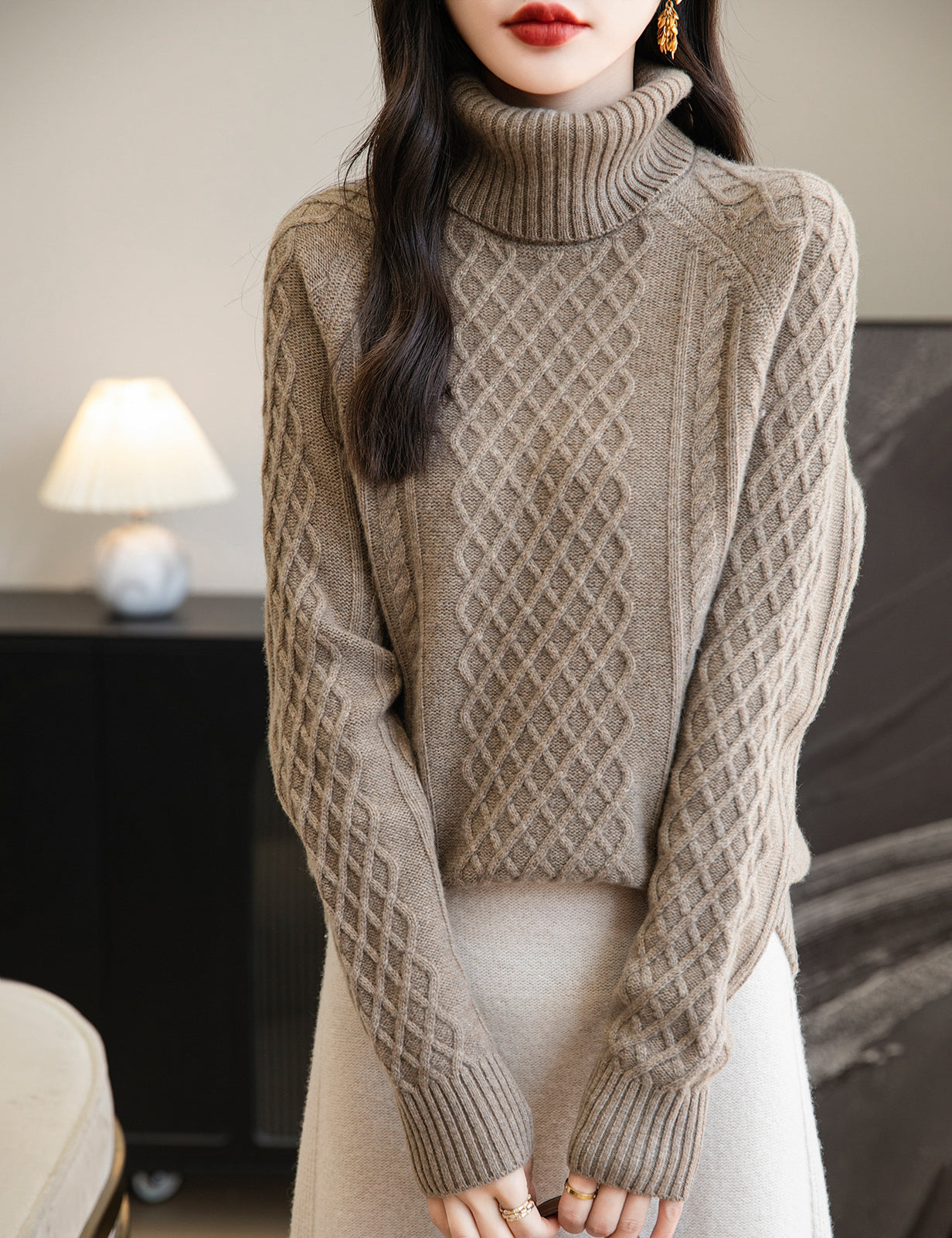 Jenny Woman Turtleneck Sweater