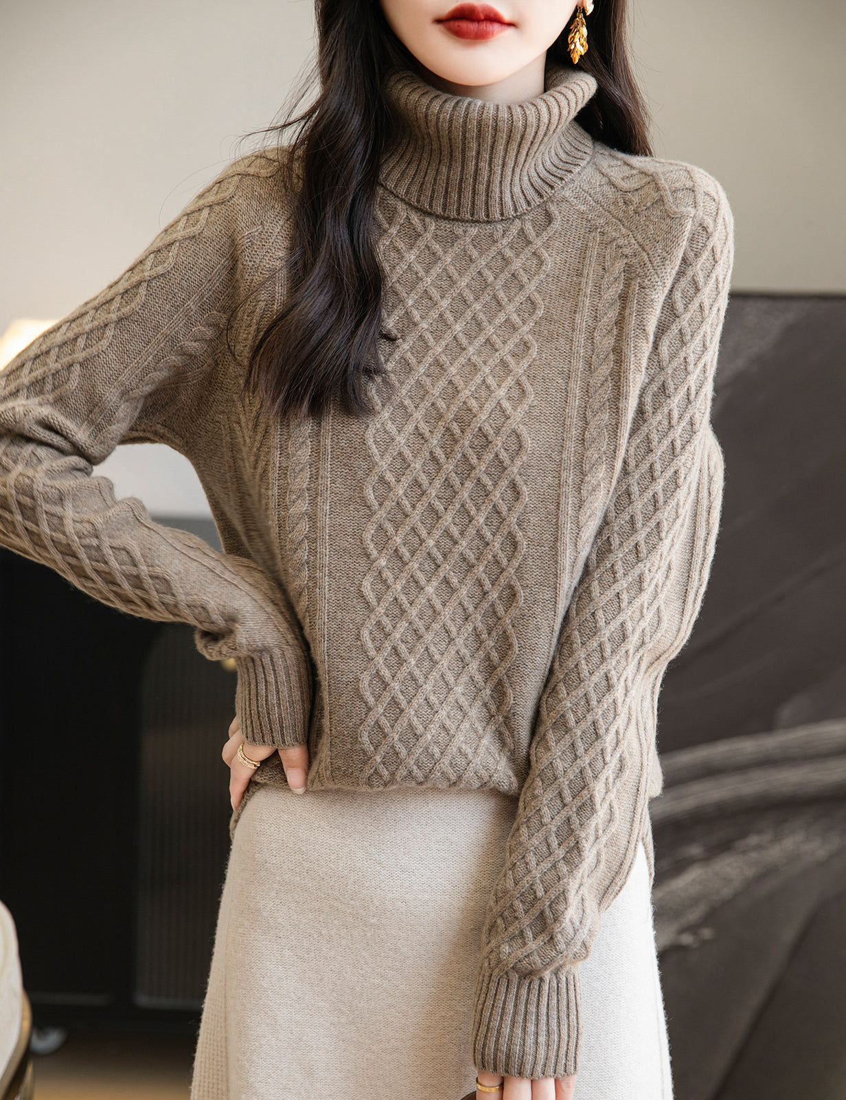 Jenny Woman Turtleneck Sweater