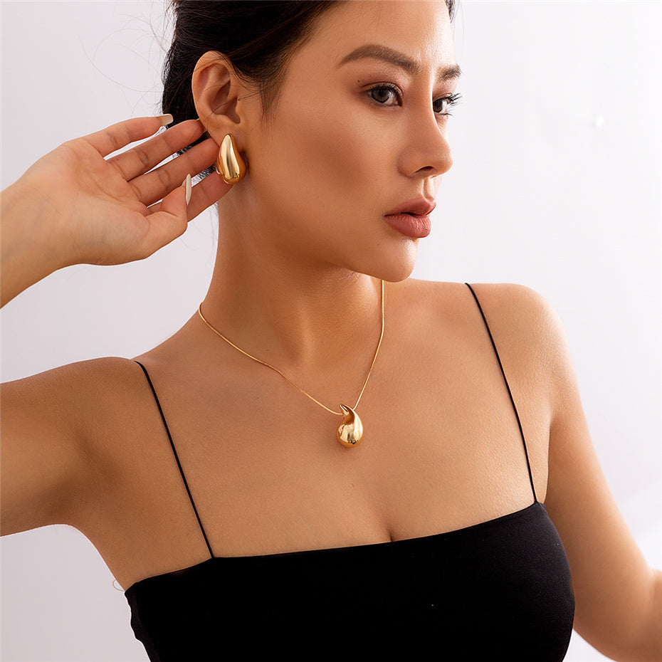 Yvonne Beans Pea Pendant Choker Necklace