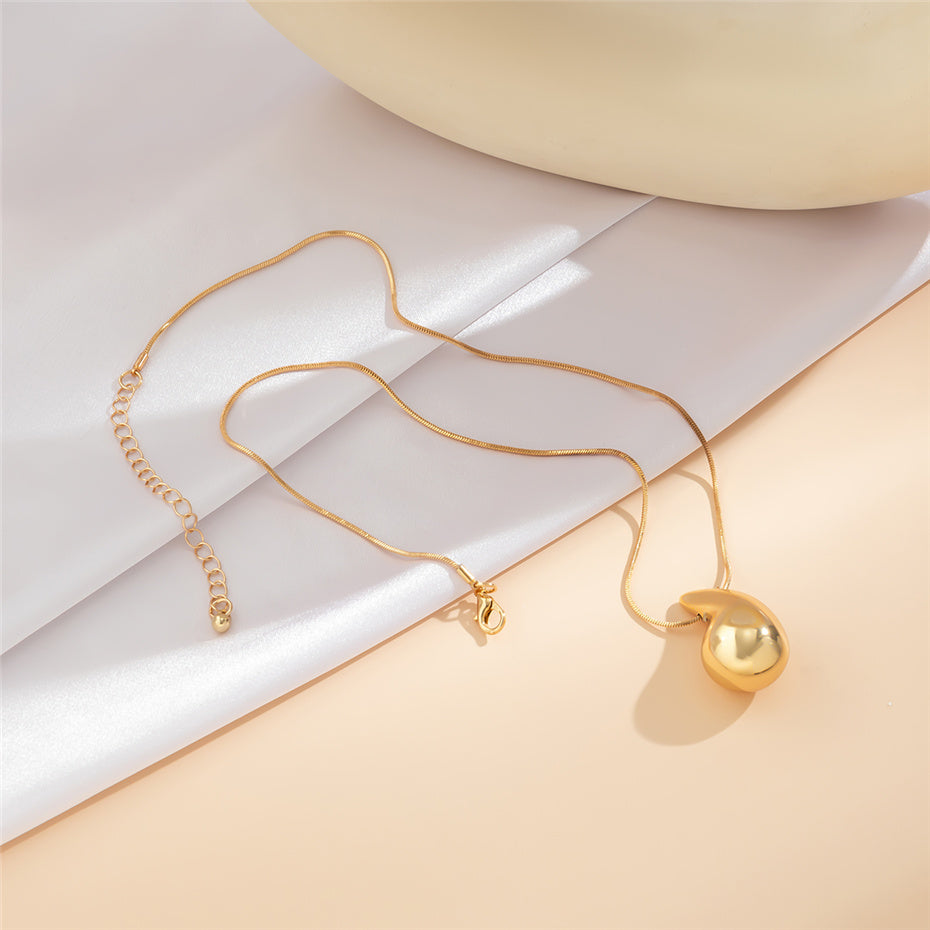 Yvonne Beans Pea Pendant Choker Necklace