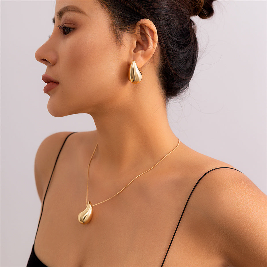 Yvonne Beans Pea Pendant Choker Necklace