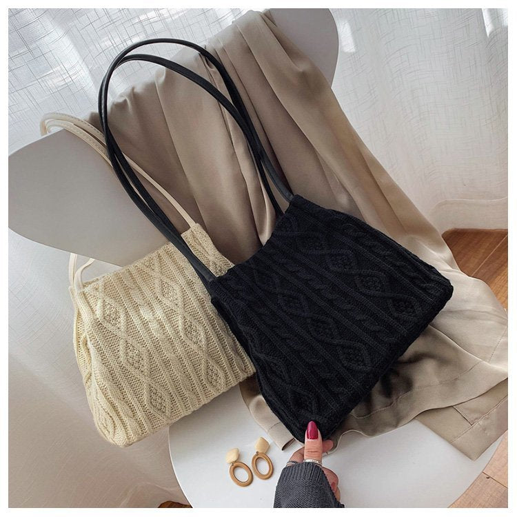 Hayley Woman Knitted Shoulder Bag