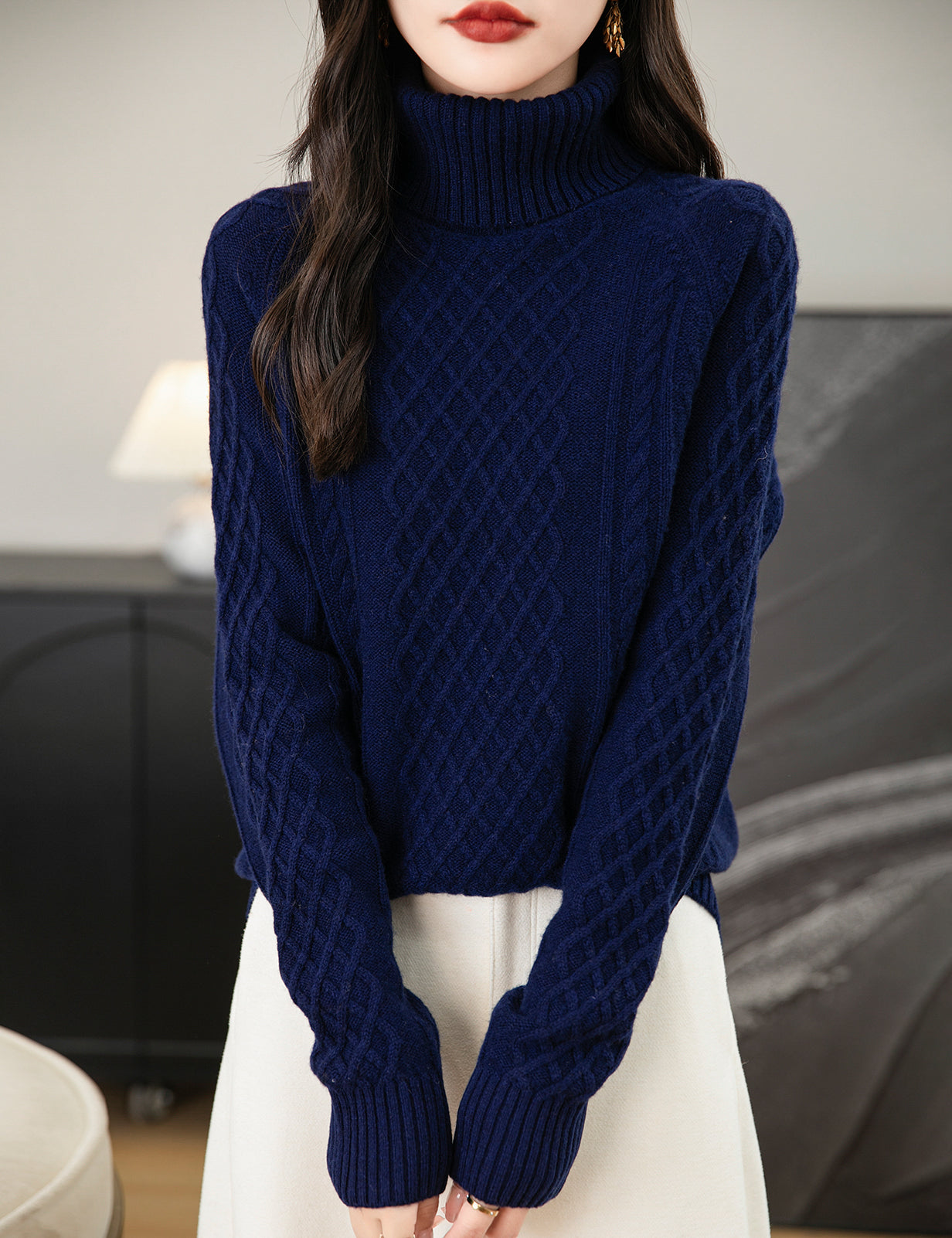 Jenny Woman Turtleneck Sweater