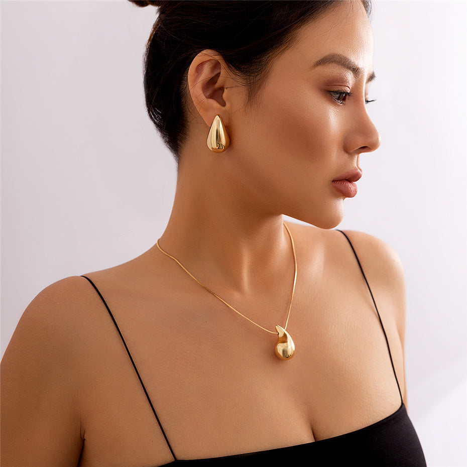 Yvonne Beans Pea Pendant Choker Necklace