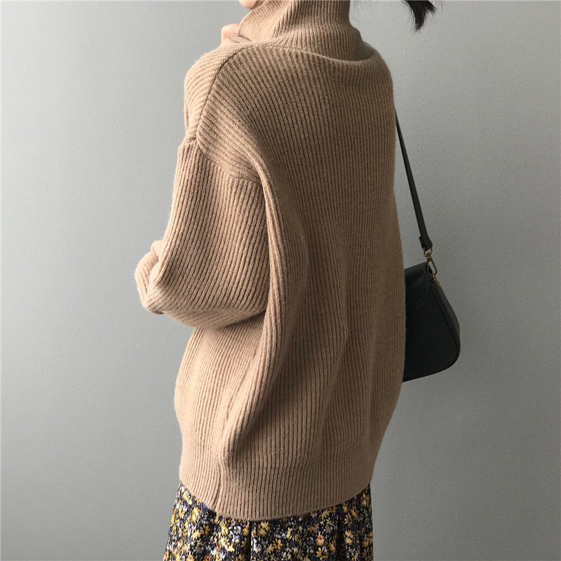 Kathy Woman Turtle Neck Sweater