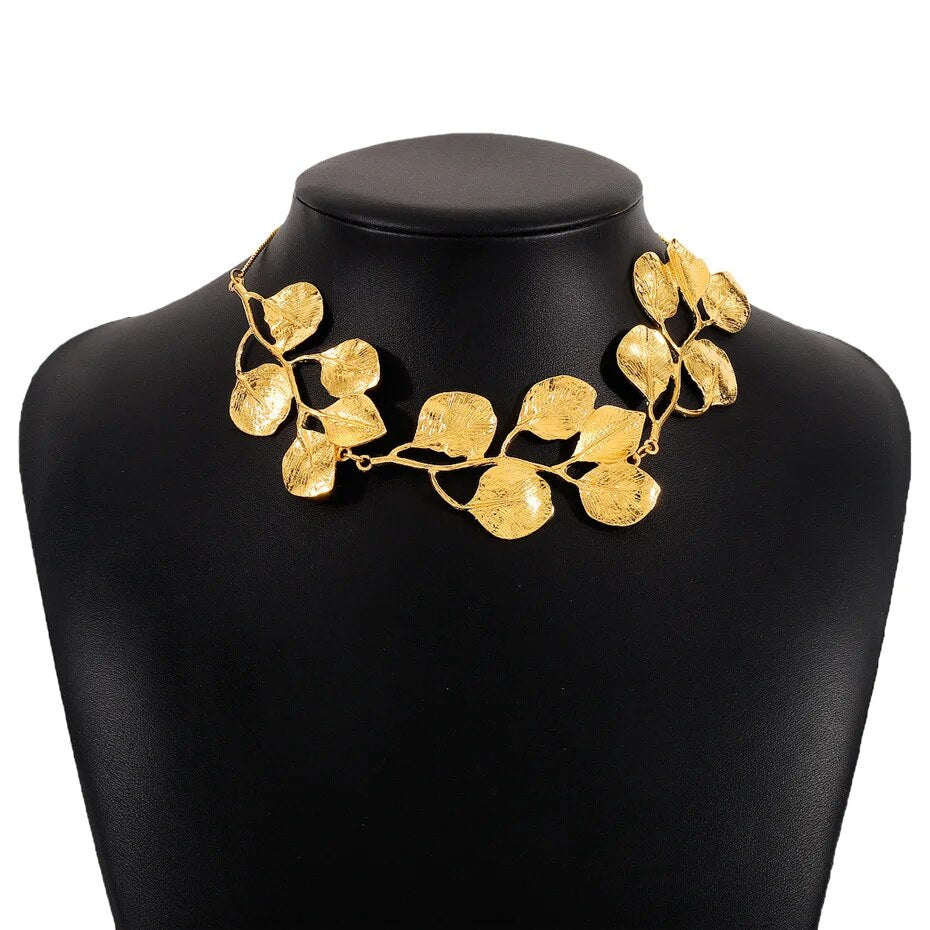 Сhris Exaggerated Leaf Pendant Choker Necklace
