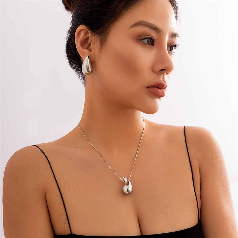 Yvonne Beans Pea Pendant Choker Necklace