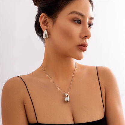 Yvonne Beans Pea Pendant Choker Necklace