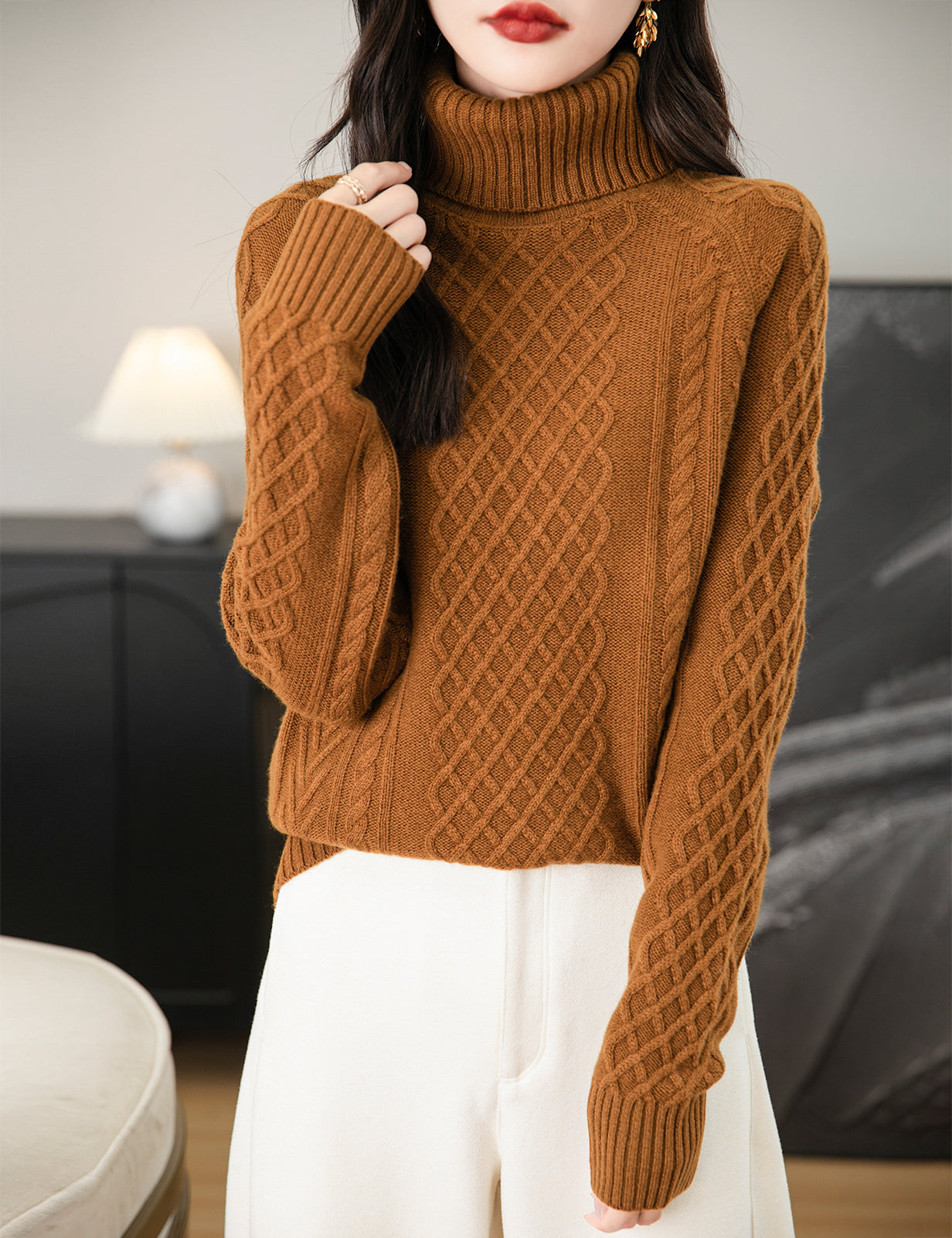 Jenny Woman Turtleneck Sweater