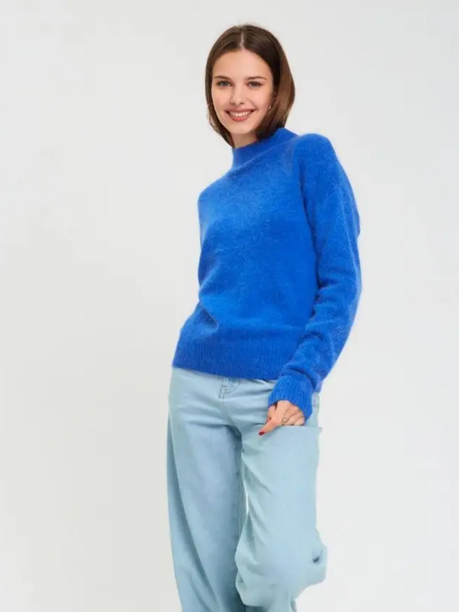 Jasmine Woman Soft Thick Sweater