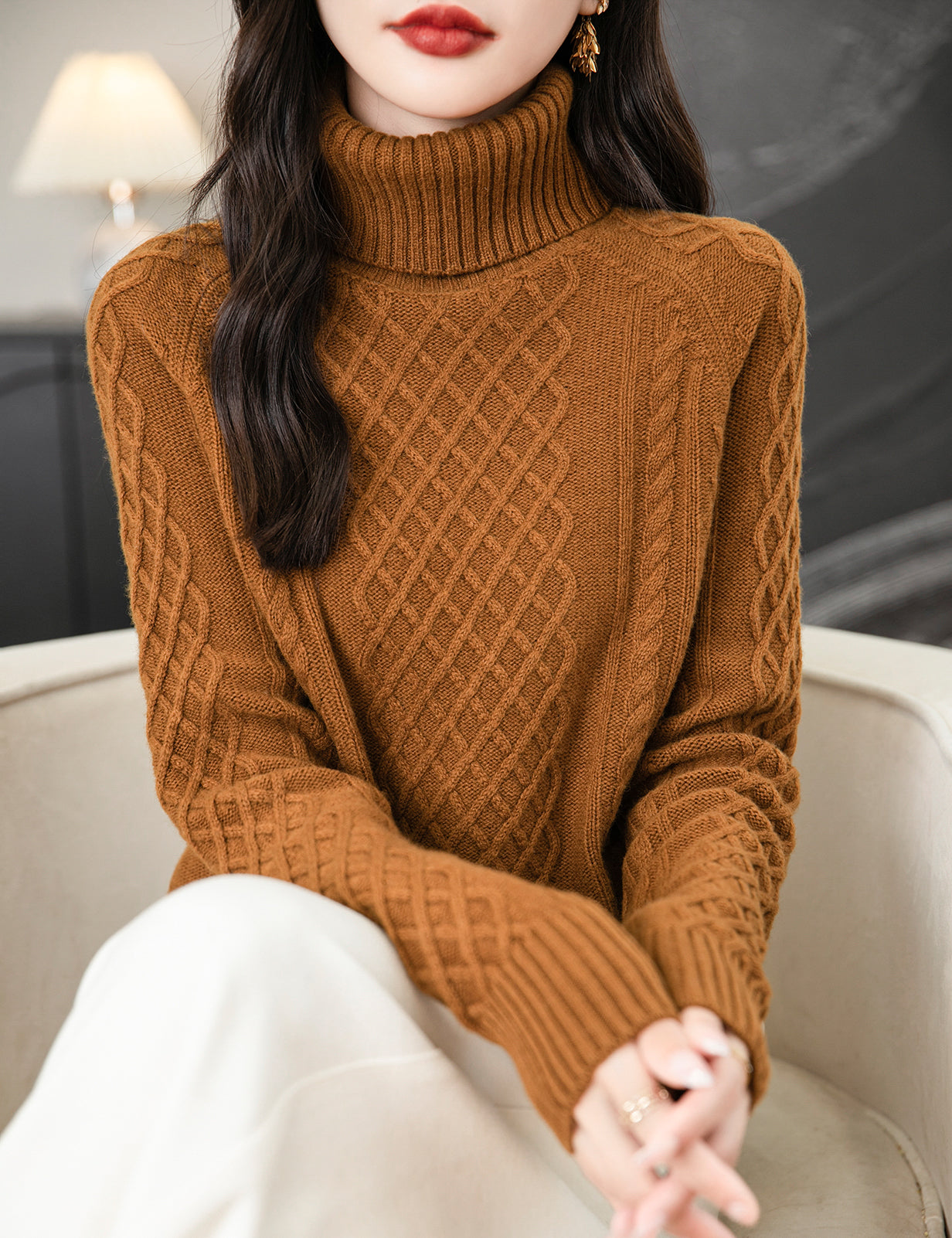 Jenny Woman Turtleneck Sweater