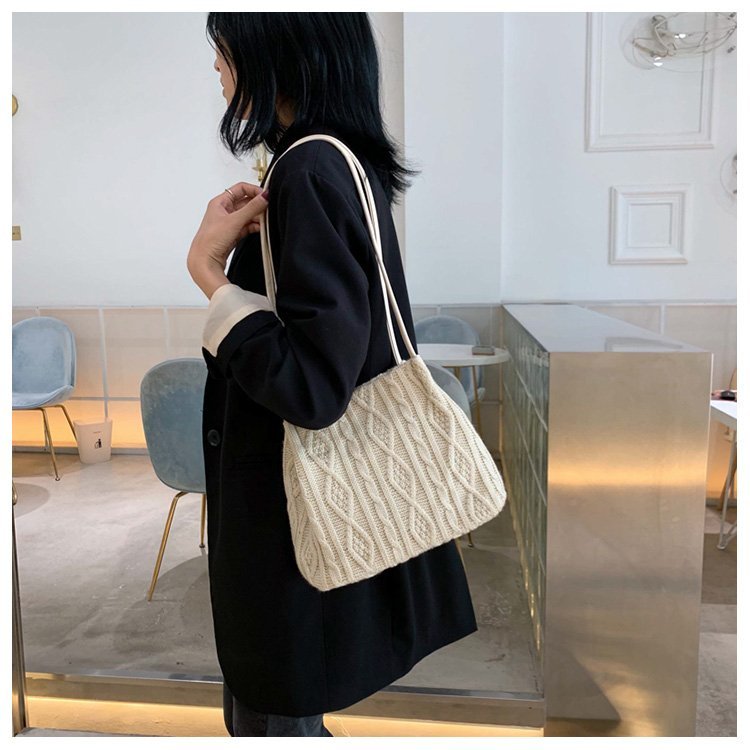 Hayley Woman Knitted Shoulder Bag
