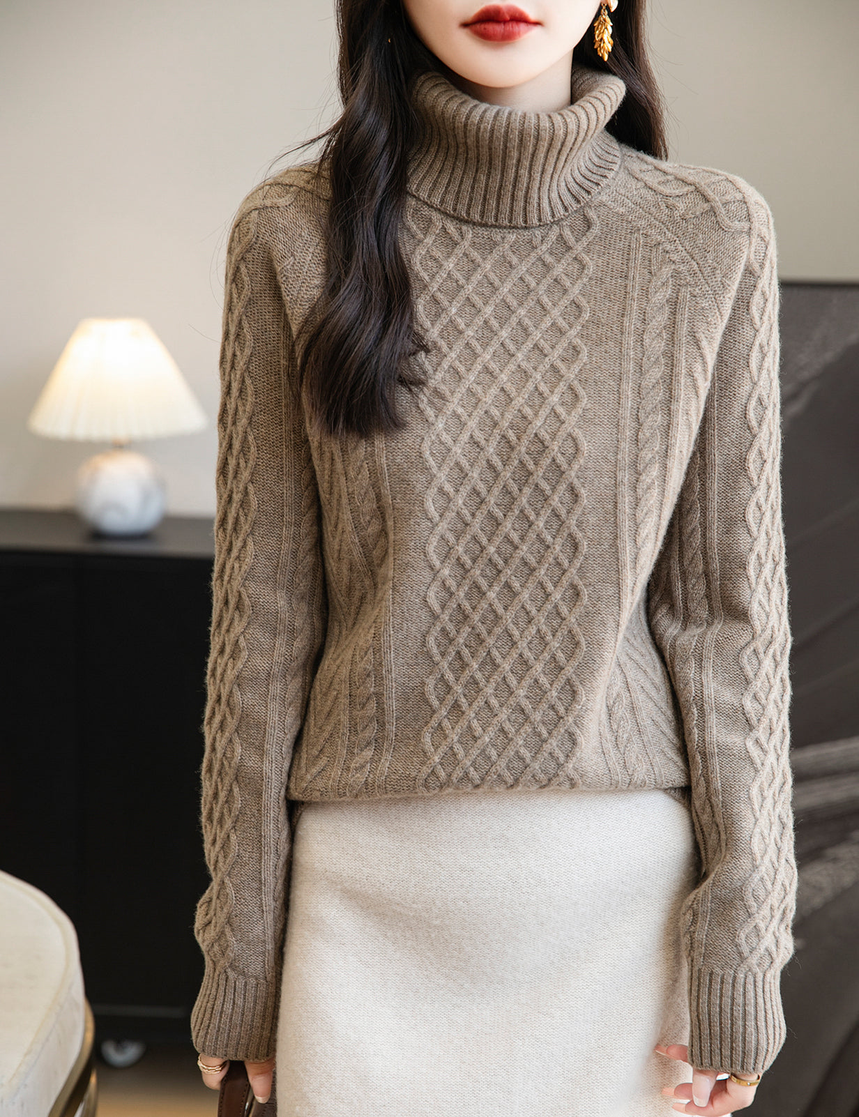 Jenny Woman Turtleneck Sweater