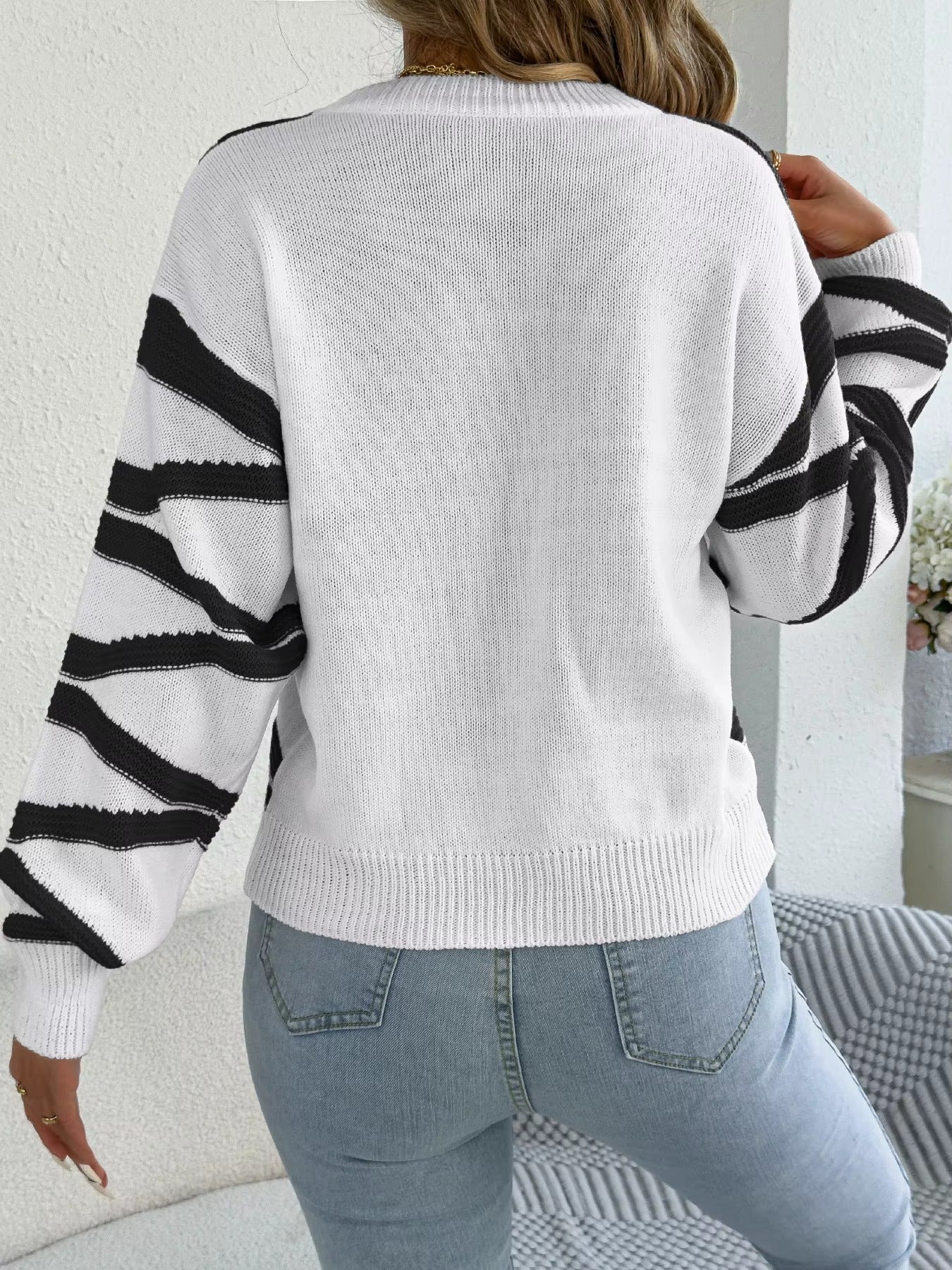 Women’s Contrast Color Striped Sweater