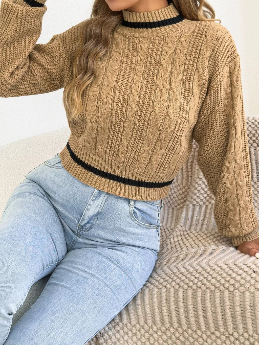 Women's Round Neck Lantern Sleeve Striped Knitted Sweater