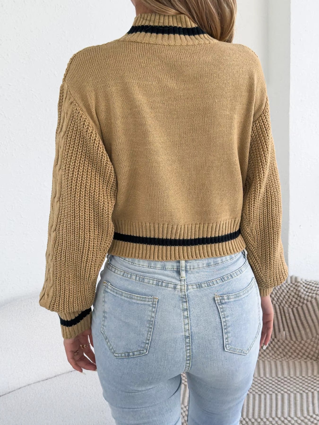 Women's Round Neck Lantern Sleeve Striped Knitted Sweater