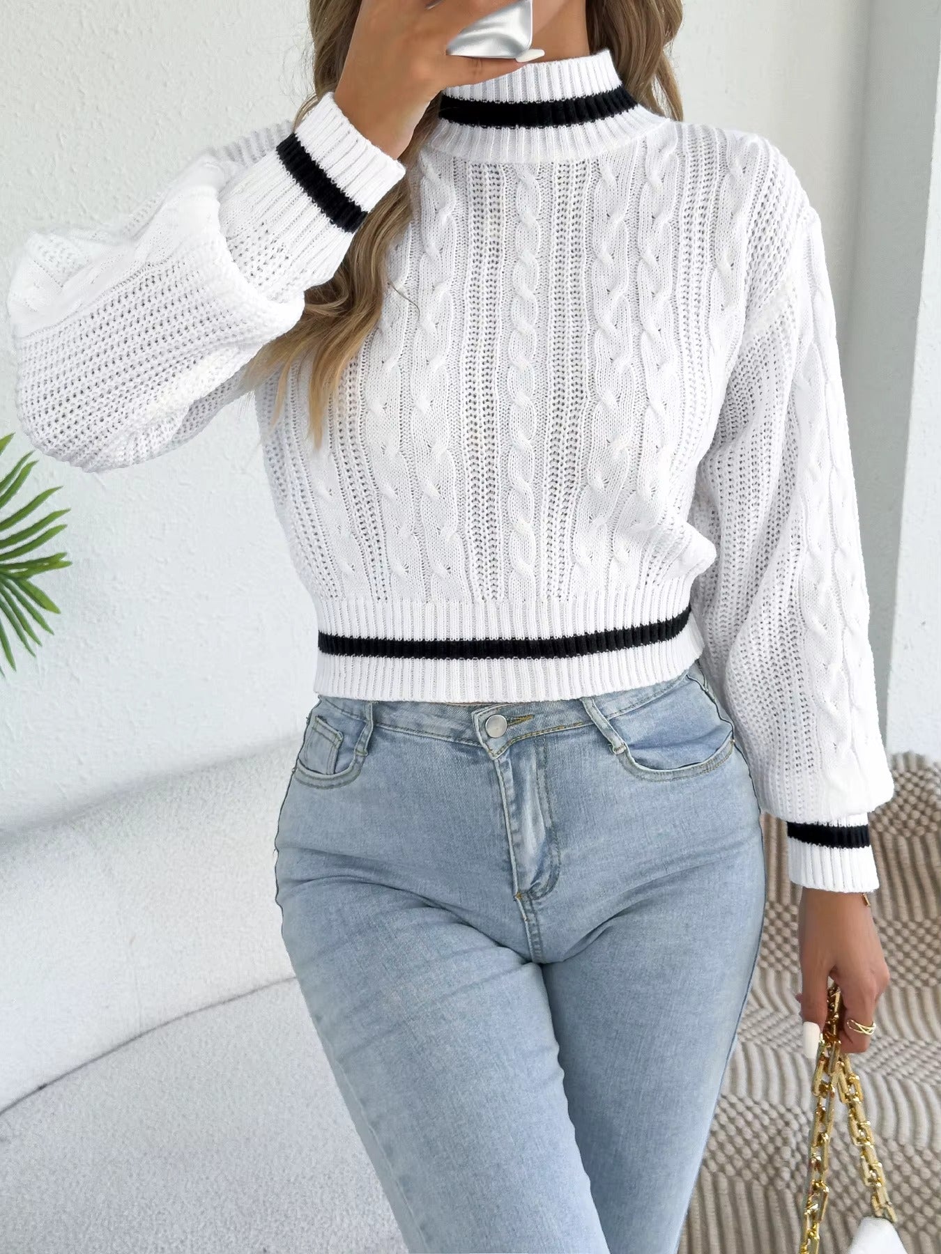 Women's Round Neck Lantern Sleeve Striped Knitted Sweater