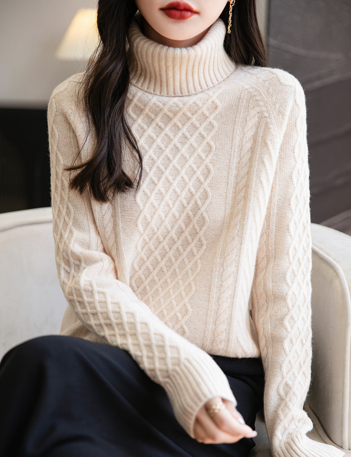 Jenny Woman Turtleneck Sweater