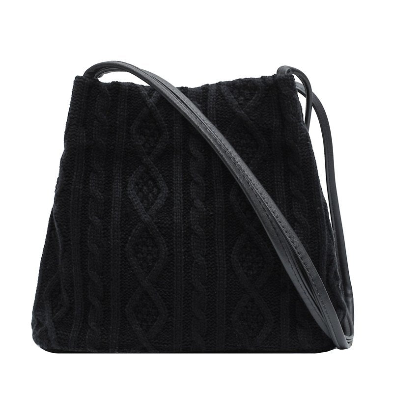 Hayley Woman Knitted Shoulder Bag