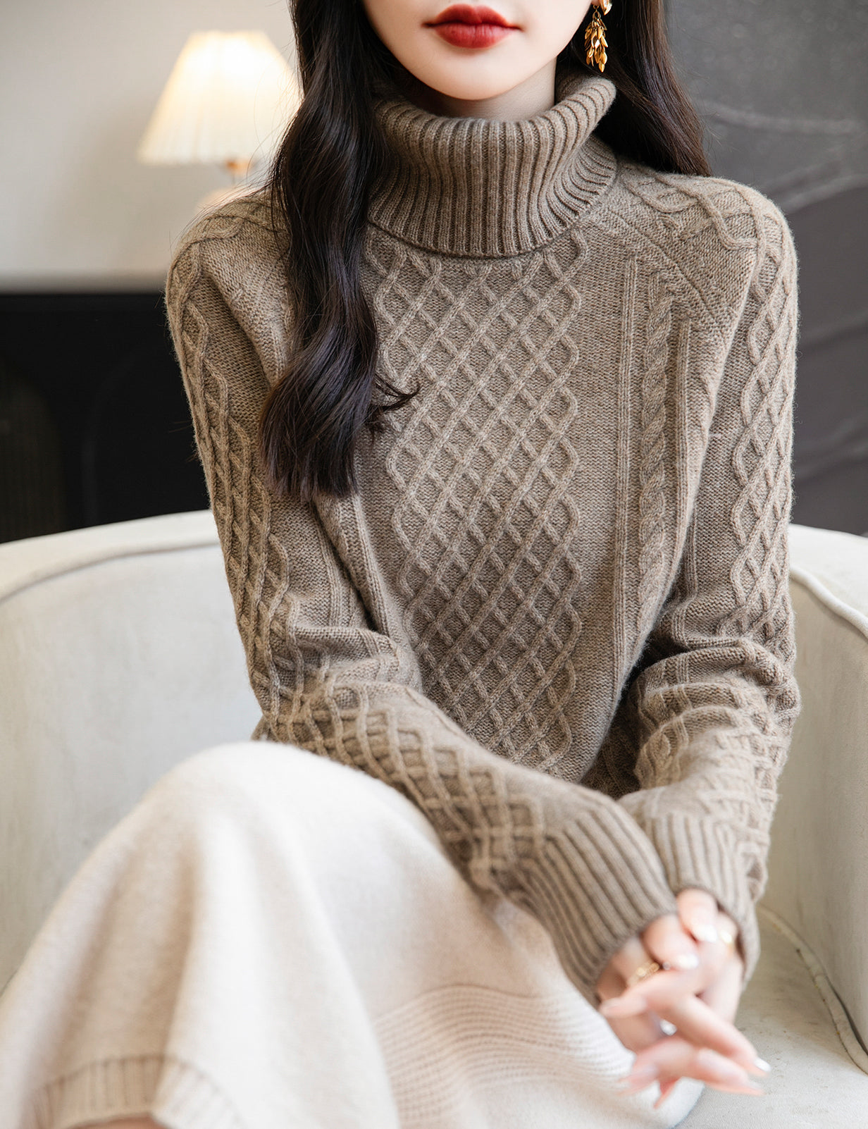 Jenny Woman Turtleneck Sweater