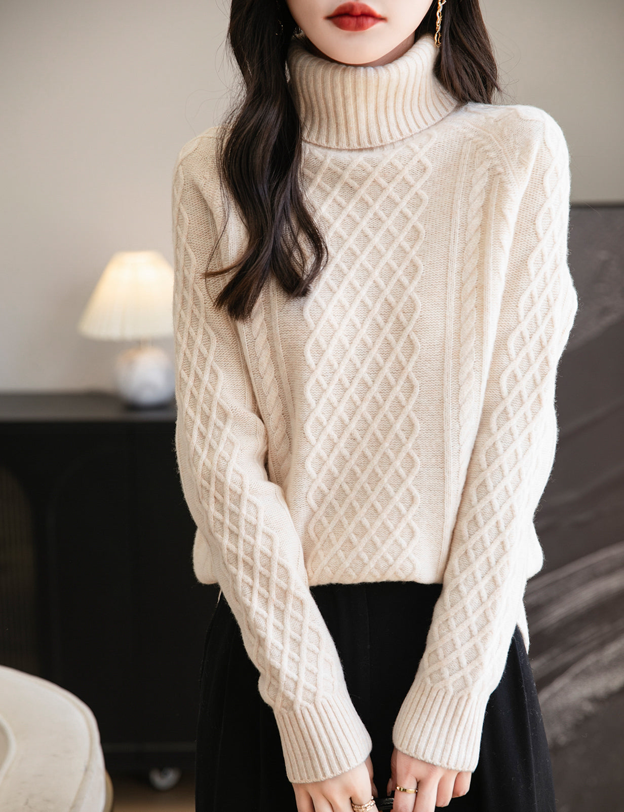 Jenny Woman Turtleneck Sweater