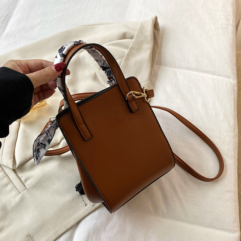 Lucy Woman Glasses Handbag