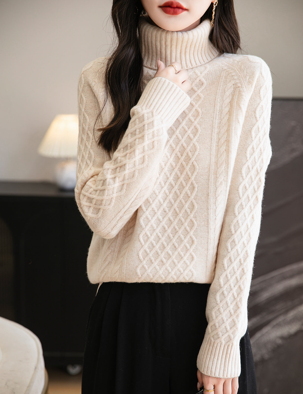 Jenny Woman Turtleneck Sweater