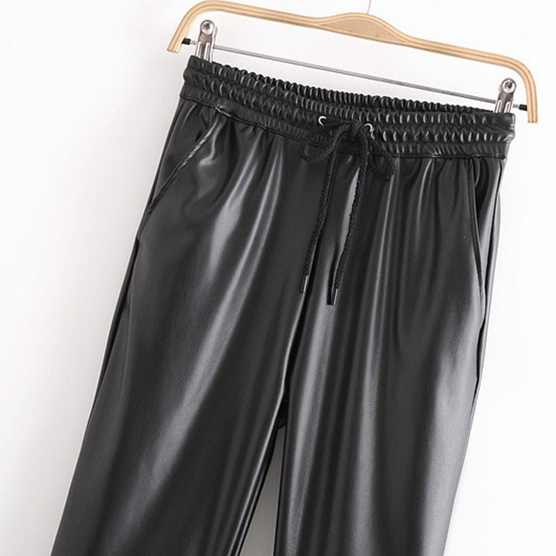 Elise Pu Leather Pockets Pants Outfit